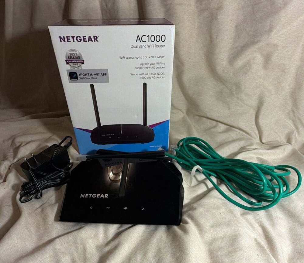NETGEAR AC1000 Dual Band WiFi Router Model R6080 with Box and Accessories - Picture 3 of 3